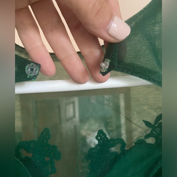 Elegant Green Sheer- Lace & Satin Dress - Picture 16 of 16